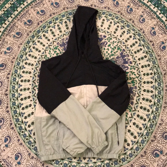 Brandy Melville Jackets & Blazers - Brandy Melville windbreaker